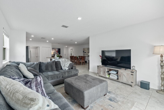 Building Photo - 1514 SW Kosnar Ave