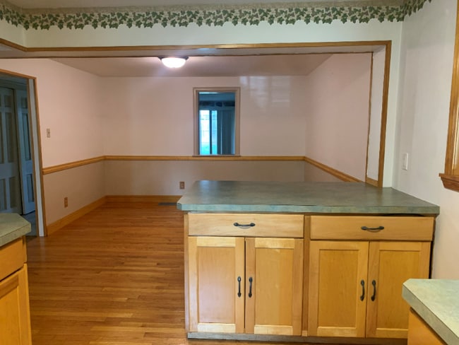 Building Photo - 2042 Fairland Ave