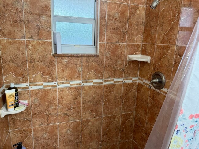 Building Photo - 502 Davis Rd