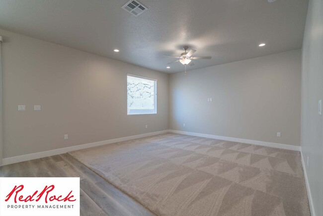 Building Photo - Modern 4-Bed Townhome in Hurricane Heights