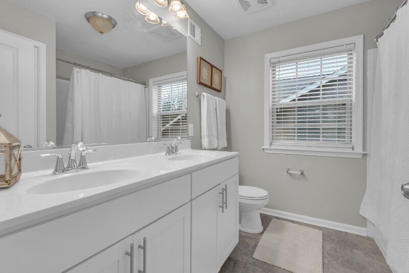 Building Photo - 7592 Holly Ridge Dr