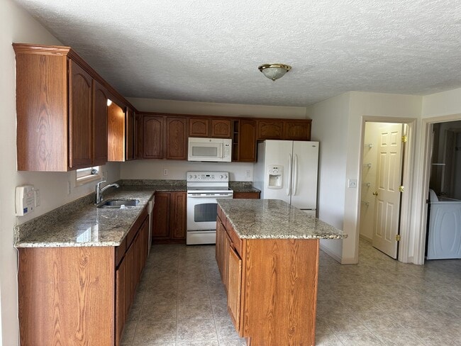 Building Photo - 3922 Wildflower Dr