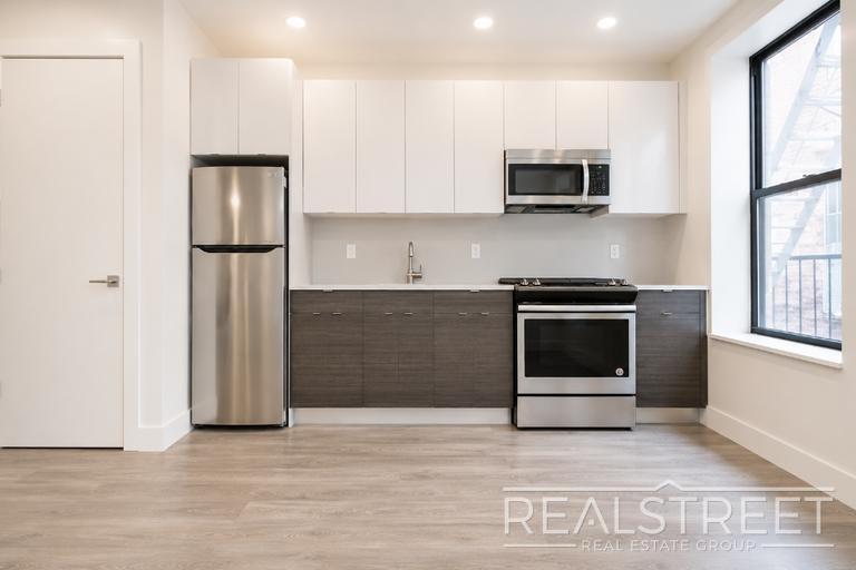 Building Photo - Gorgeous Spacious 3 Bedroom in Prime Crown Heights