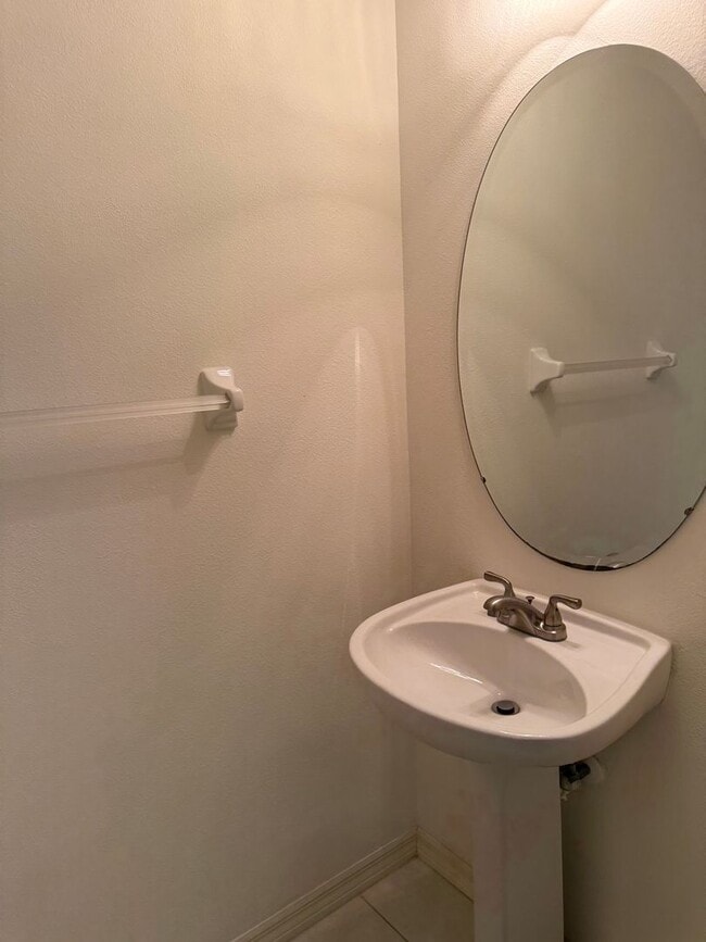 Building Photo - 18931 Duquesne Dr