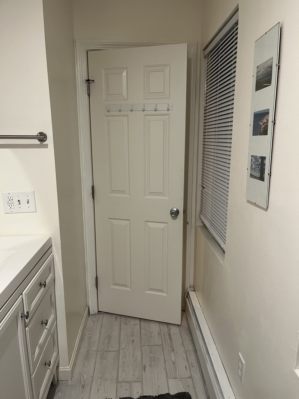 Building Photo - 565 Quaker Ln