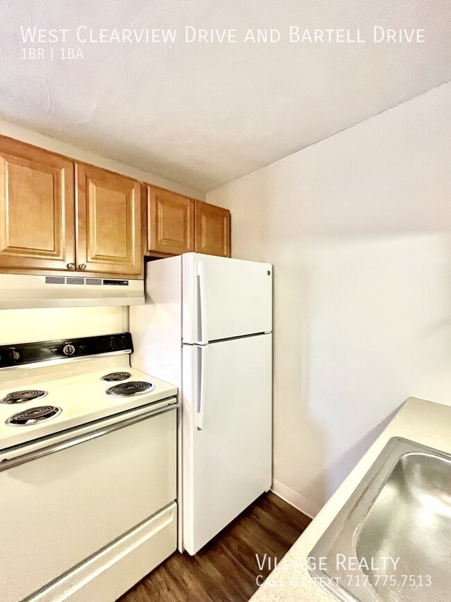 Building Photo - Newly-renovated 1-Bed Convenient to I-83 &...