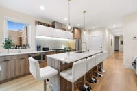 Building Photo - 2110 W Washington Blvd