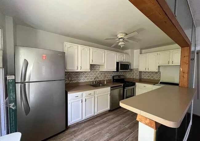 Building Photo - 3 Bed, 1 Bath
