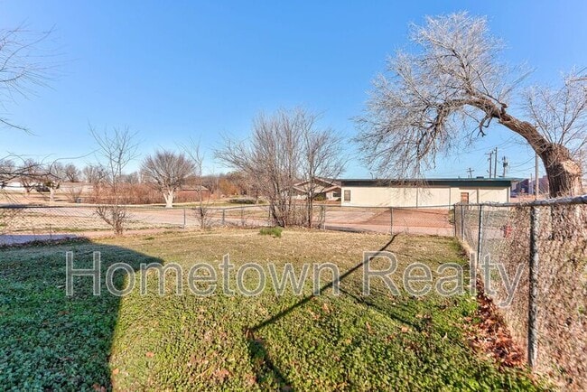 Building Photo - 2701 S Phillips Ave