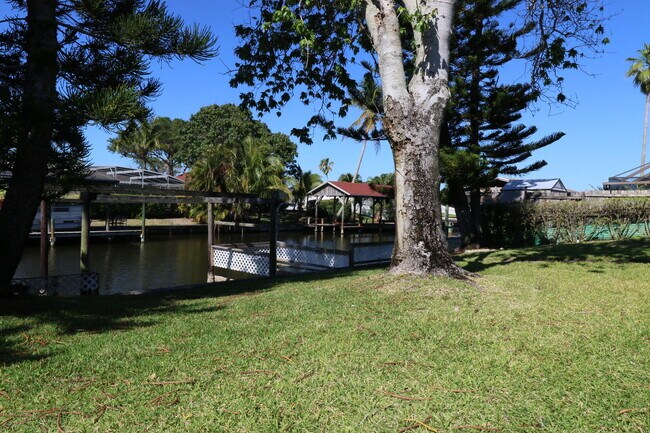 Building Photo - 1510 W Riviera Dr