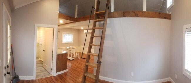 Building Photo - 11 Dana Ave