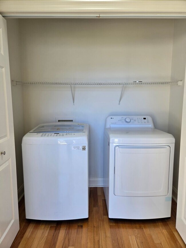 Building Photo - 3-bedroom, 2-bathroom cottage-style villa in Savanna Pointe