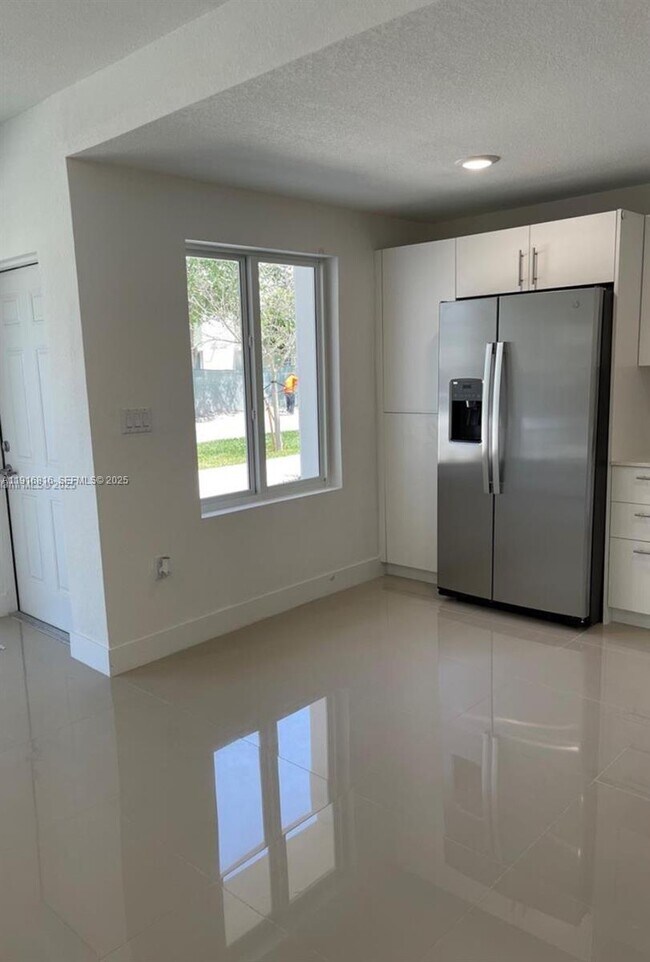 Building Photo - 25842 SW 144th Ave