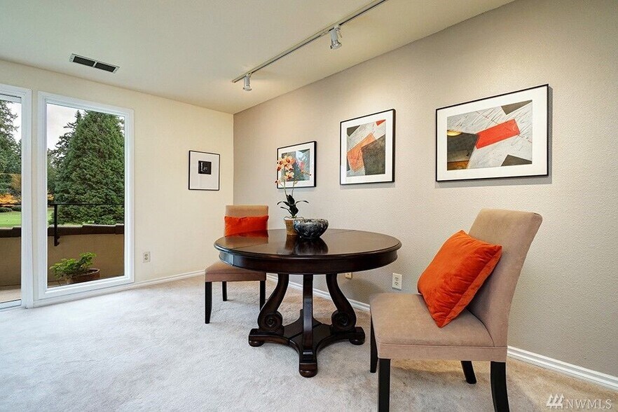 Dining Area - 16929 Inglewood Rd NE