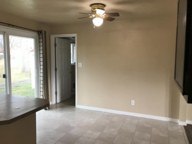 Building Photo - 3850 Hawthorne Rd