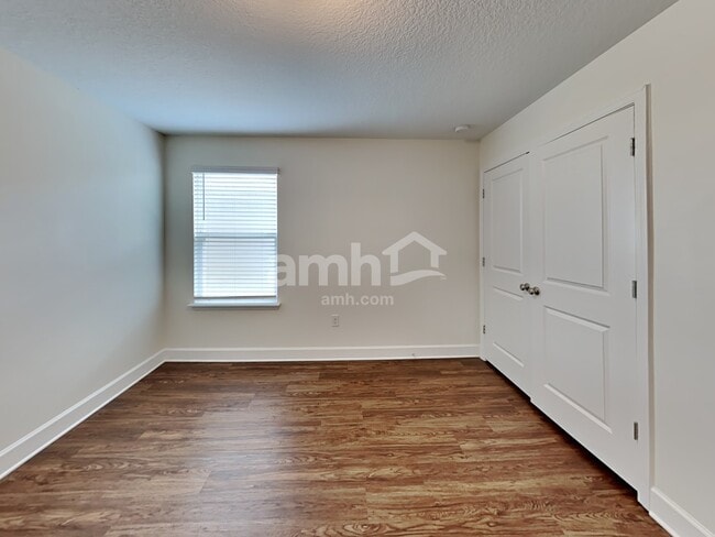 Building Photo - 926 Walden Woods Dr