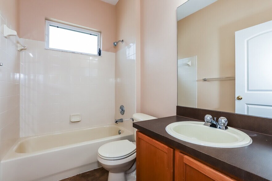 Building Photo - 1235 Brooke View Dr