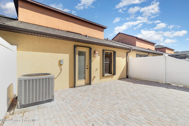 Building Photo - 1200 Luminary Cir