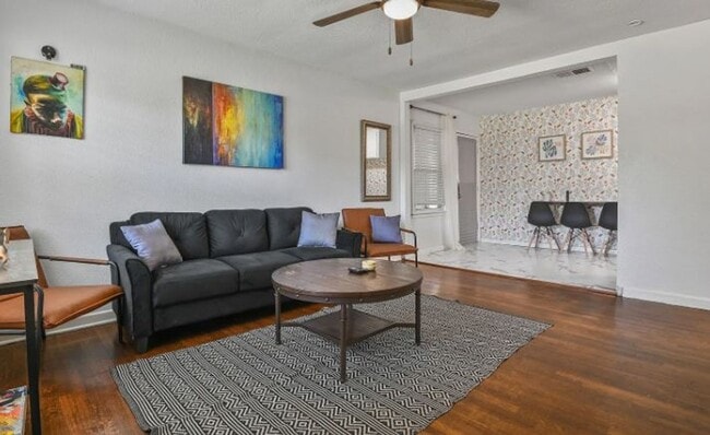 Building Photo - Updated 3 Bed / 1 Bath Home for Rent