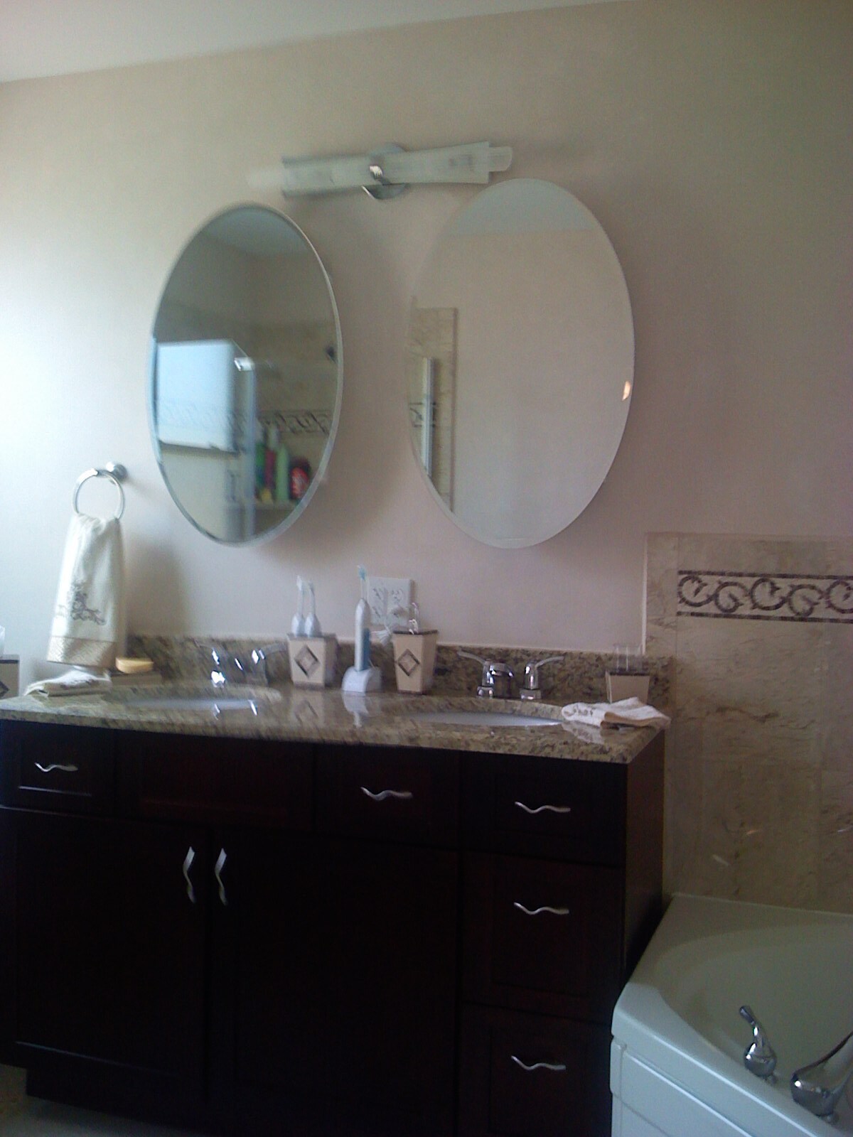 Building Photo - 2539 W Lunt Ave