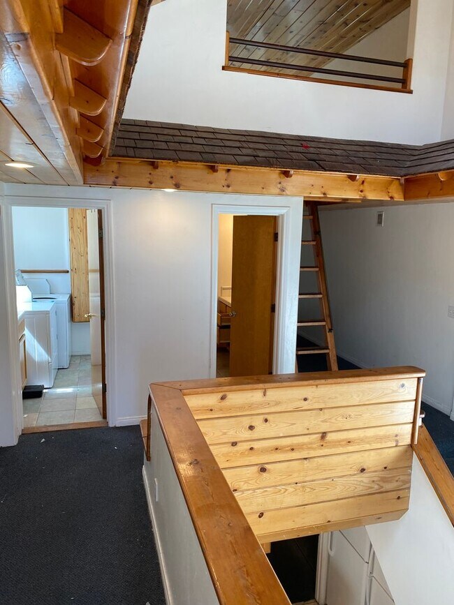 Building Photo - 6579 Del Playa Dr