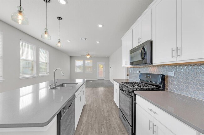 Building Photo - 101 Mountain Valley St