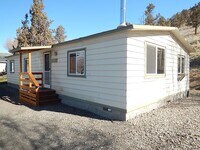 Building Photo - 2 Bedroom Manufactured on South End of Prineville, Close to Hospital - Available Mid May!