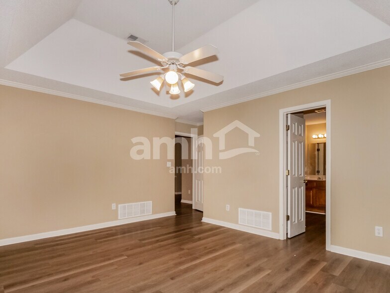 Building Photo - 1575 Far Dr