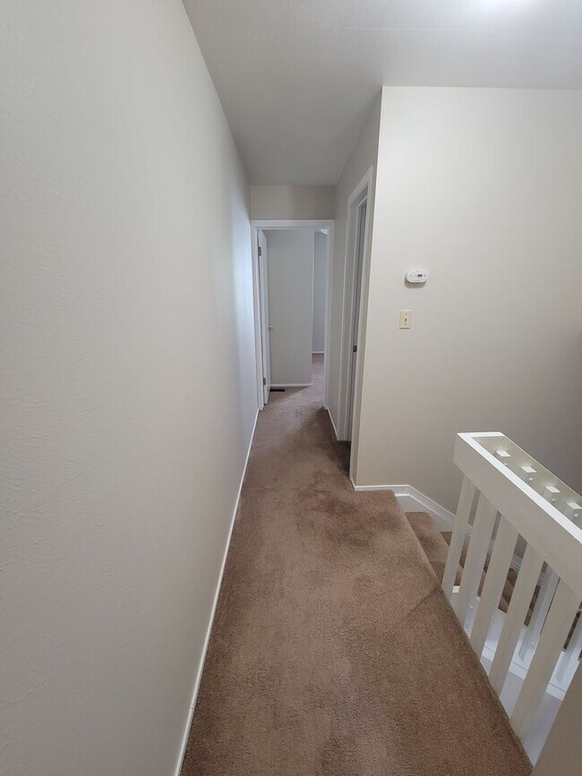 Building Photo - 2 Bedroom, 1 Bathroom Condo located in Max...