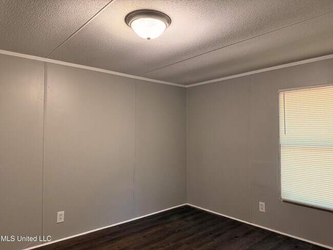 Building Photo - 505 Hillview Ct