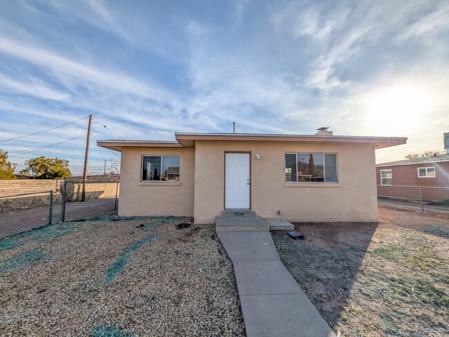 Building Photo - 3524 Mobile Ave