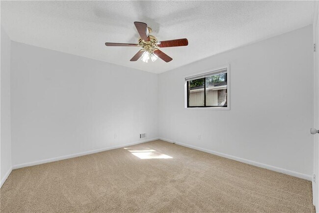 Building Photo - 1515 Northridge Rd