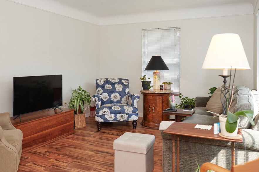 Building Photo - 4304 13 Mile Rd