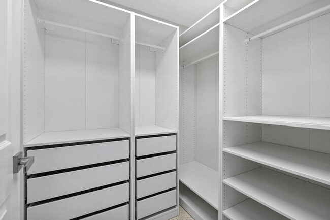 Building Photo - 1004 Stillwater Dr