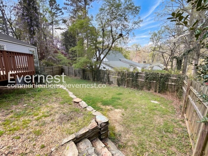 Building Photo - 1345 Twin Oaks Cir SE
