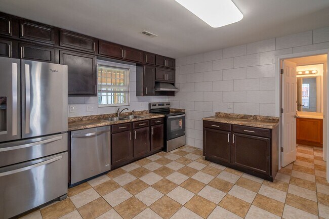 Building Photo - 1053 Brianna Way