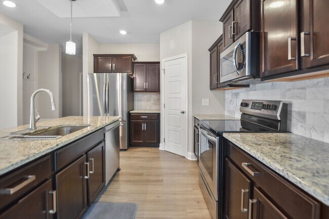 Building Photo - Pet Friendly Four Bedroom!