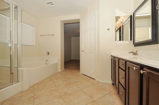 Building Photo - 8913 Wolf Dancer Ave