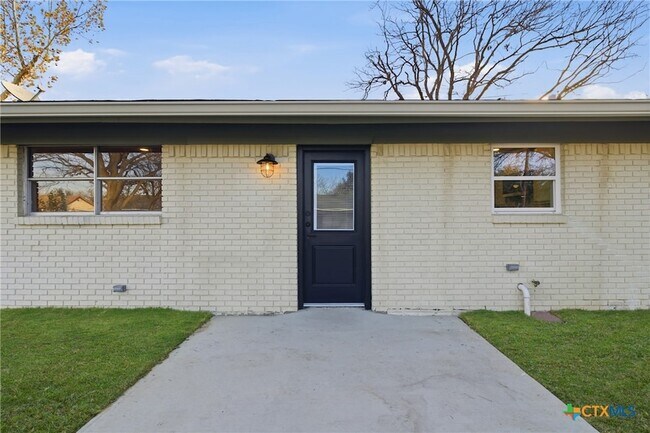 Building Photo - 410 State Hwy 95