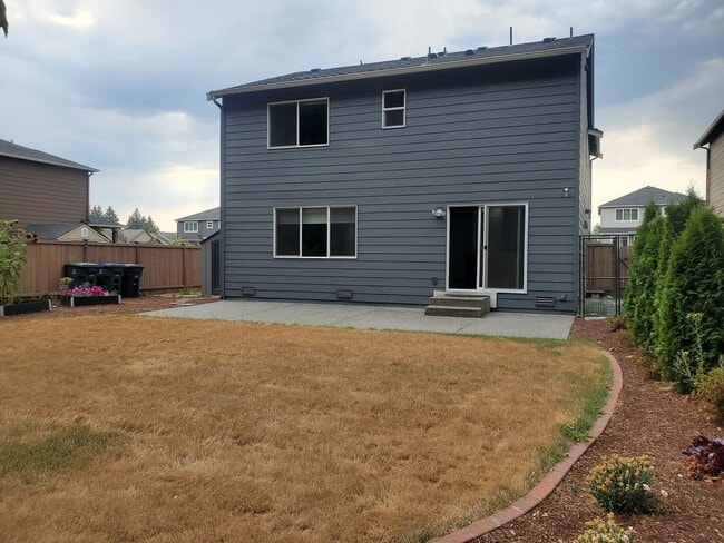 Building Photo - Beautiful home across from Shelton High School