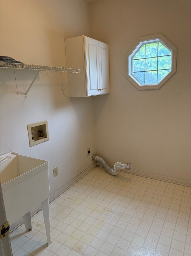 Building Photo - West Lane