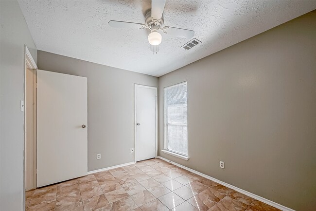 Building Photo - 5105 Beaver Hollow Dr