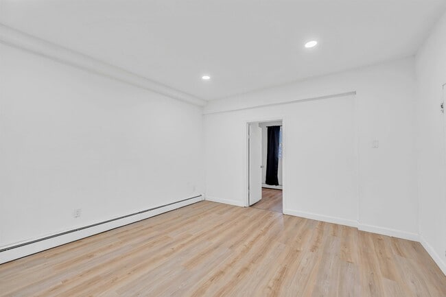 Building Photo - 110 34th St