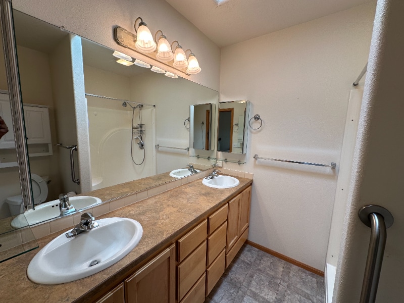Building Photo - 1327 Manzana St