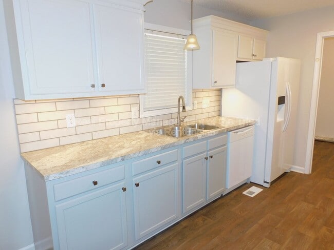 Building Photo - 2988 Butterwood Dr
