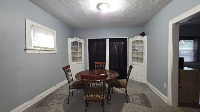 Building Photo - 3 bedroom single family home | section 8 a...