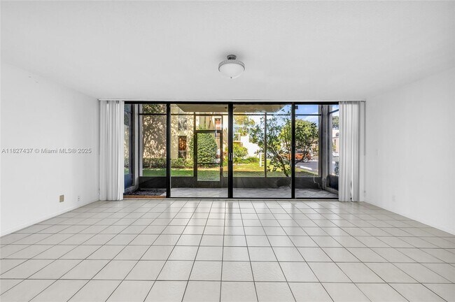 Building Photo - 2821 SW 87th Ave