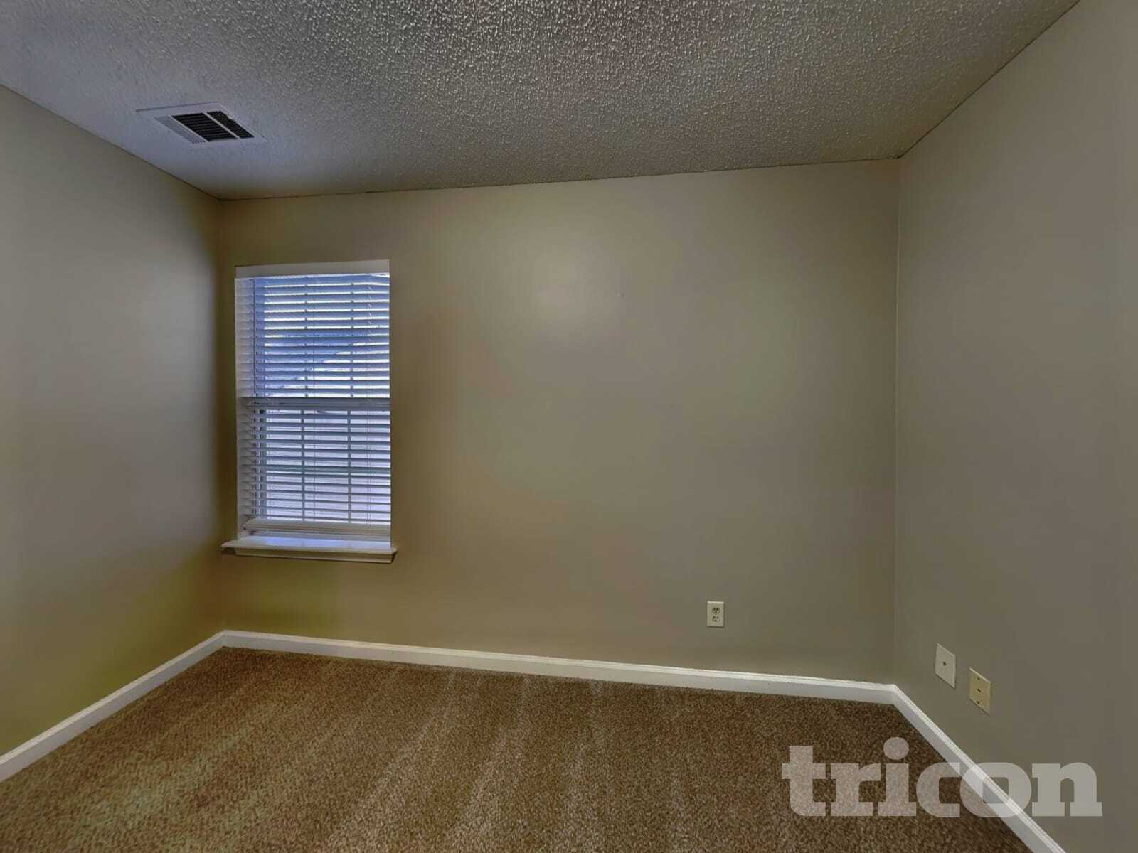 Building Photo - 3740 Longview Dr