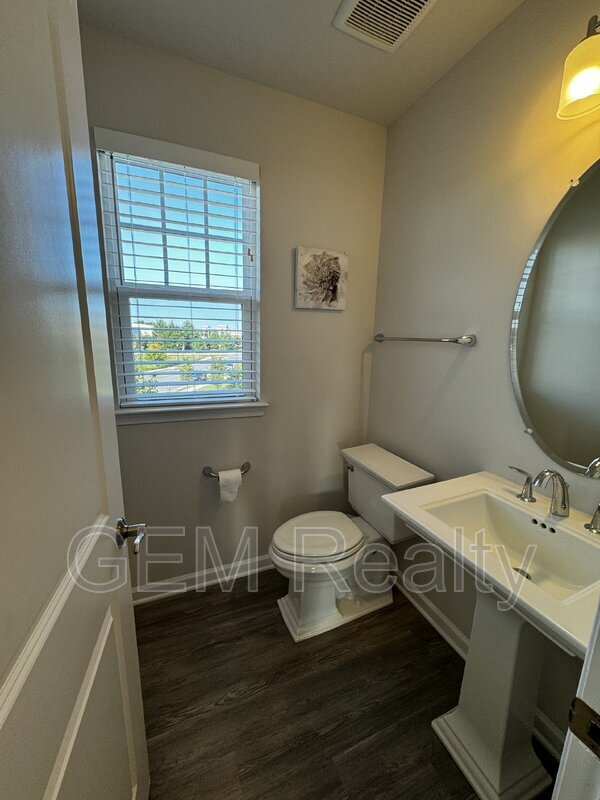 Building Photo - 1853 Sag Harbor Ln