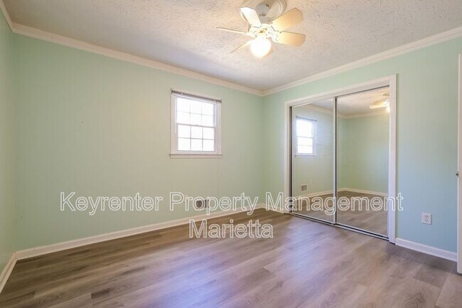 Building Photo - 480 Debra Dr